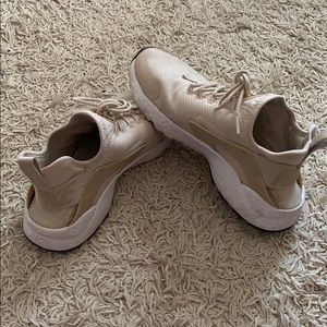 Nike Huaraches women’s 8